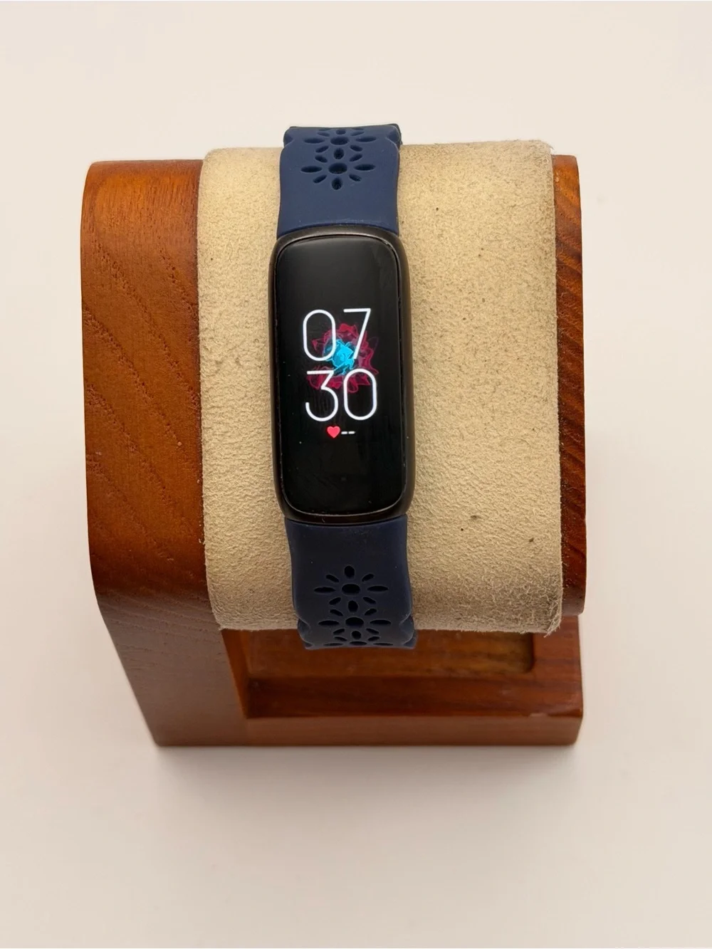 Fitbit Luxe, Charger included, Tested, new‎ band, black/blue, Women Smartwatch